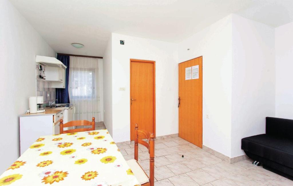 Apartmani Mile Đảo Krk Ngoại thất bức ảnh